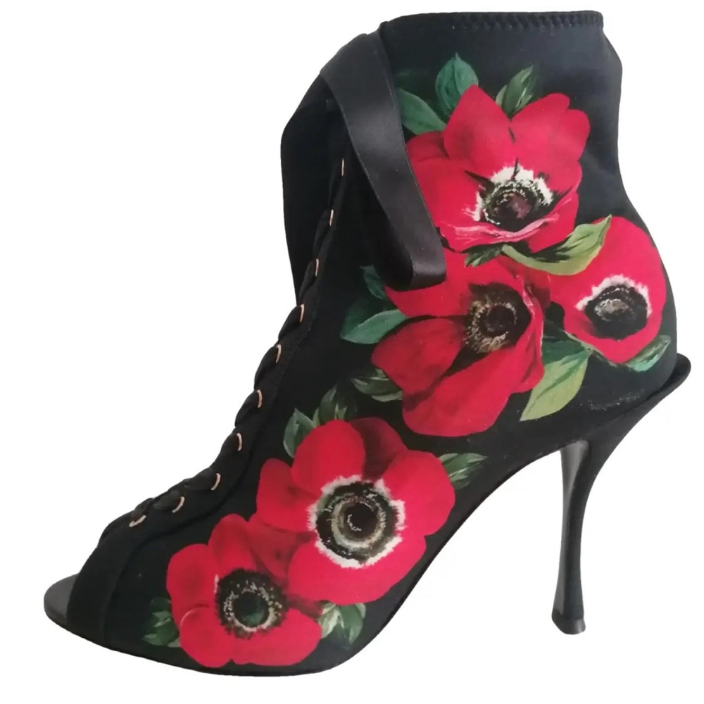 AUTH DOLCE & GABANNA FLORAL PEEPTOE BOOTIE gently worn size 36.